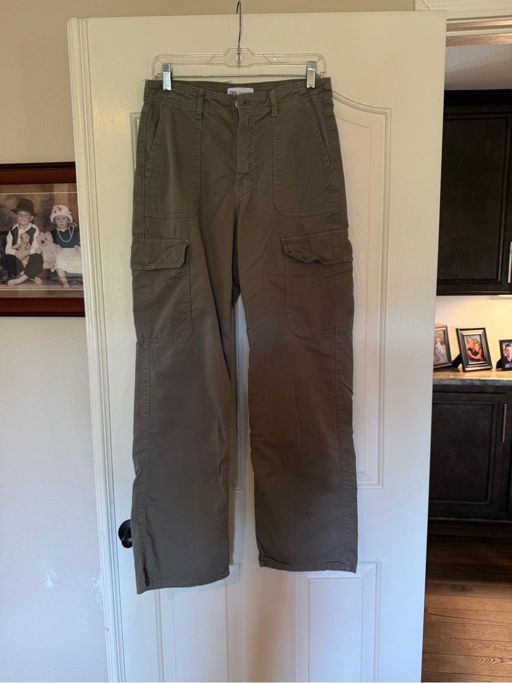 Zara Women’s Cargo Pants in Olive Brown